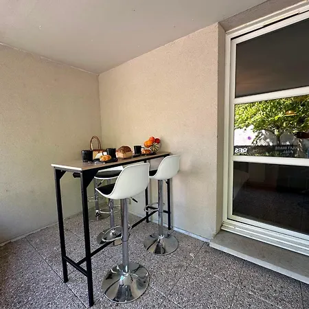 N 02 Halte - Parking Et Acces Petit-dejeuner Daire